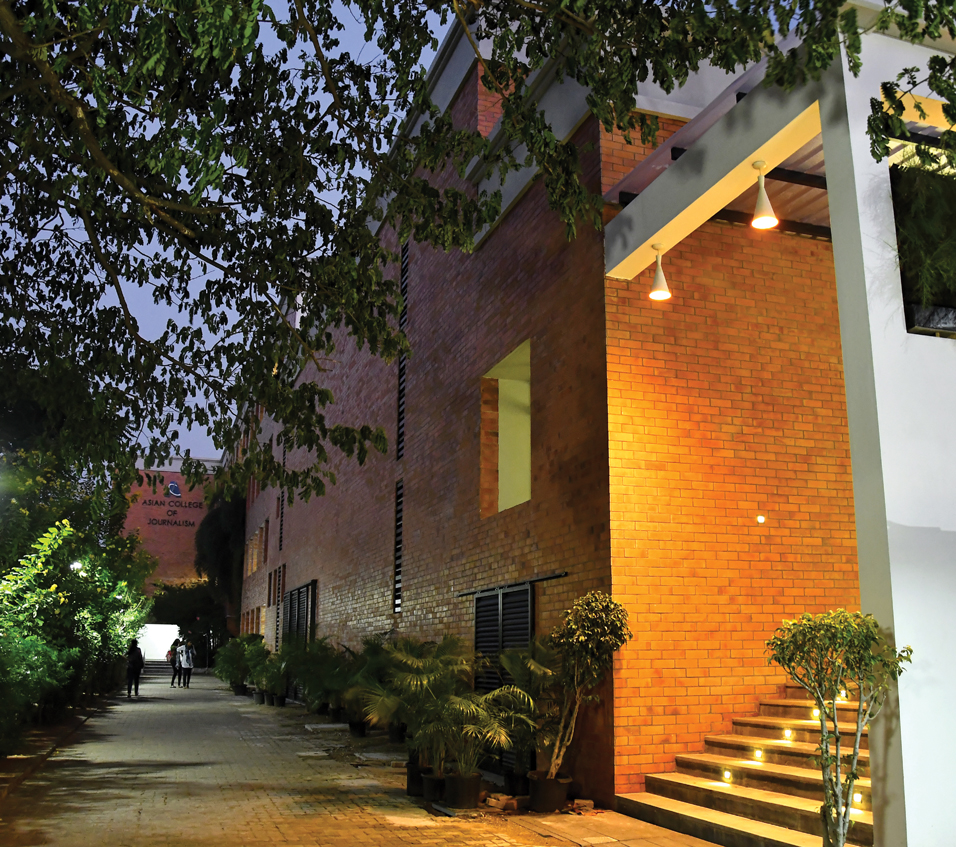Can Carnatic music cope with ‘mic’less auditorium? « Madras Musings
